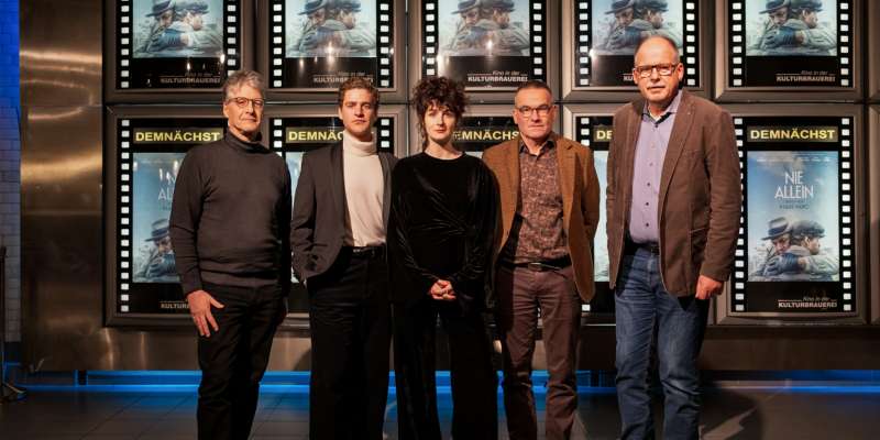 Kinostart f&uuml;r Klaus H&auml;r&ouml;s NIE ALLEIN Image